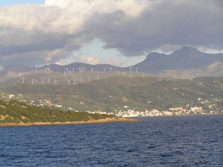 Το Μαρμάρι με φόντο Αιολικά Πάρκα Το Μαρμάρι με φόντο Αιολικά Πάρκα