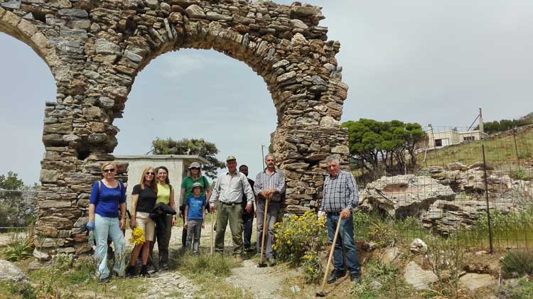 Kαθαρισμός μονοπατιού στους Μύλους